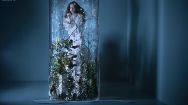 ‘beat365’新加坡著名歌手曾雨轩上海出席第二届破碎锤行业盛典，精彩演出受欢迎(图2)