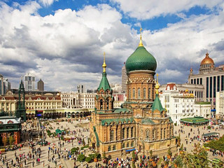 “BEAT365”简迷离专场音浪来袭 乐迷雨中狂欢气氛爆棚(图2) “BEAT365”简迷离专场音浪来袭 乐迷雨中狂欢气氛爆棚(图2)